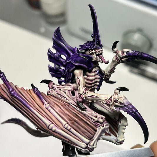 ティラニッドプライム有翼種（白紫）をペイントする：マキヲGのミニチュアペイント
